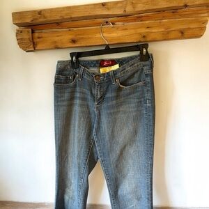 Seven-7 blue jeans W15 R8 L30 79% cotton 20%polyester  1% spandex. RK5n
